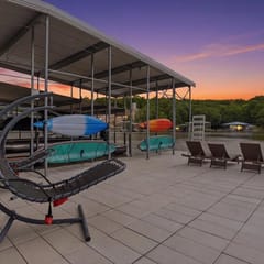 377 LAKE DR