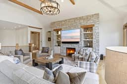 377 LAKE DR - Image 4