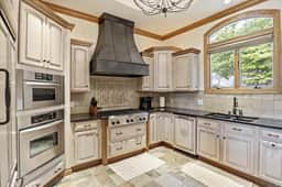 377 LAKE DR - Image 4