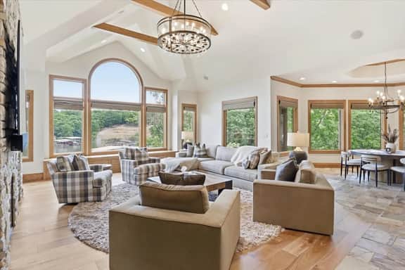 377 LAKE DR - Image 2